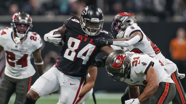 Dec 5, 2021; Atlanta, Georgia, USA; Atlanta Falcons running back Cordarrelle Patterson (84) runs against Tampa Bay Buccaneers cornerback Sean Murphy-Bunting (23) and running back Darwin Thompson (34) during the second half at Mercedes-Benz Stadium. Mandatory Credit: Dale Zanine-USA TODAY Sports